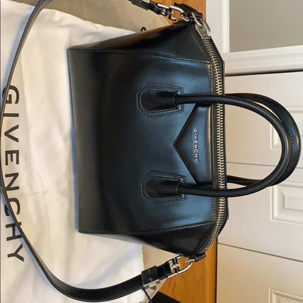 Givenchy Antigona Medium
